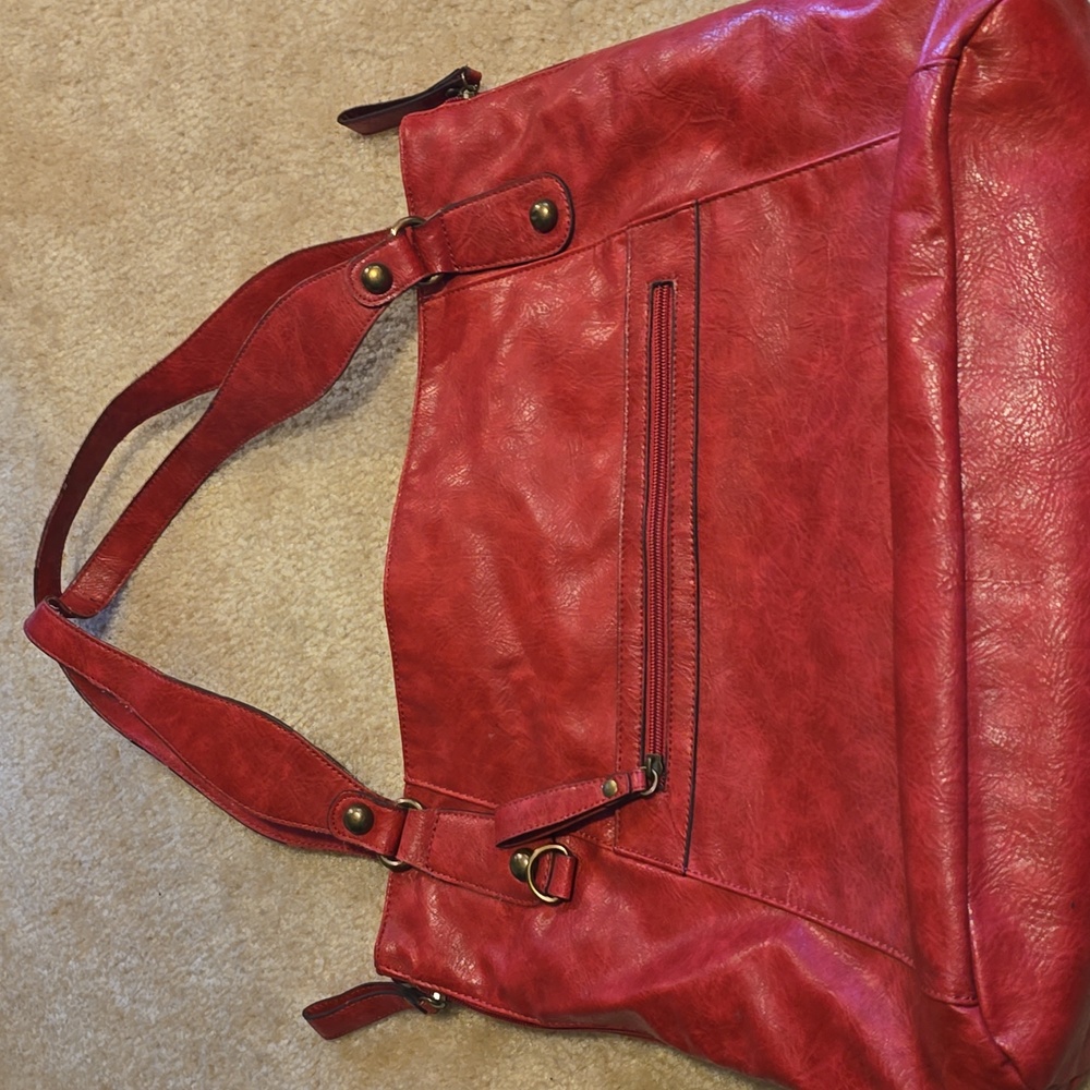 Bueno Red Shoulder Bag